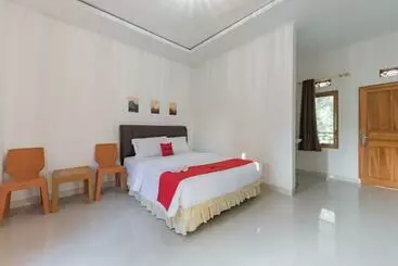 Hotel Reddoorz Near Ciletuh Sukabumi