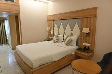 Hotel Rang Lords Inn Bharuch