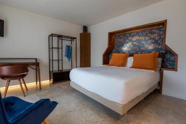 ホテル Poeta Jorge Manrique