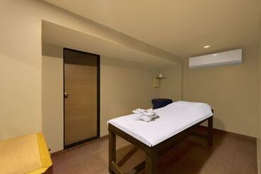 فندق Central Beacon