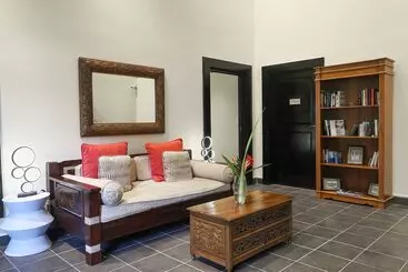 Hotell The Riverside Inn