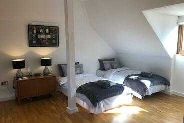 פנסיון The Corner House