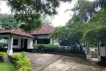 Otel Clover Grange Home Stay