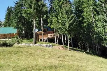 پانسیون Pinetrees Lodge