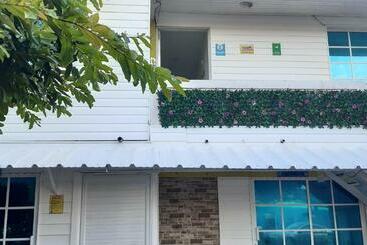 هاستل Posada Nativa Miss Zelzel Place