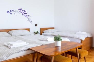 Пансион Apartments And Rooms Ješelnik