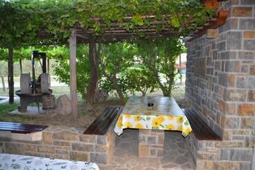 پانسیون Apartments And Rooms Ješelnik