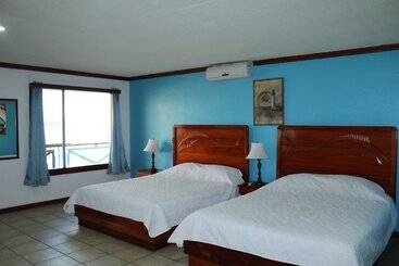 هتل Fish Hook Marina & Lodge