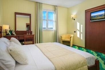 פנסיון Cozy Park View Room With Breakfast Included