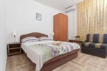 Majatalo Cozy Double Bed Room With Balcony And Garden View