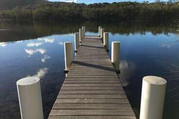 Сельский дом Lakes Edge Lake Conjola
