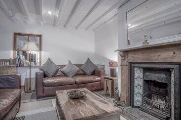 Angle Adventures   4 Bed Cottage   Angle