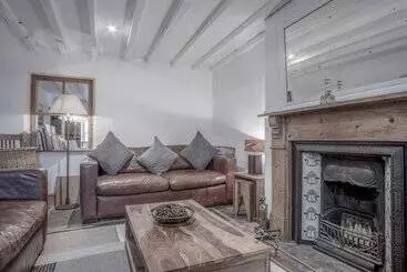 Angle Adventures   4 Bed Cottage   Angle