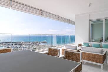 Aparthotel The Tower At St Raphael Resort