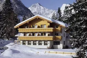 住宿加早餐  Gasthaus Pension Golfvilla