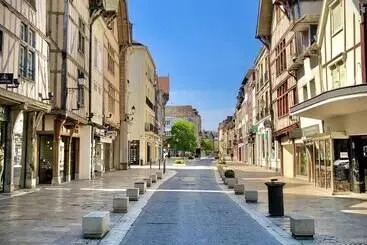 アパートホテル Charmant Zola