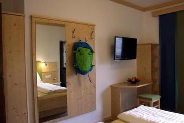 酒店 Sporthaus Troger