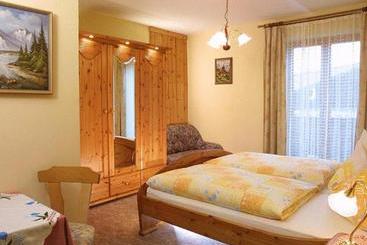 ホテル Pension ötzmooshof