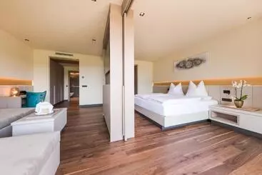 هتل Weinegg Wellviva Resort