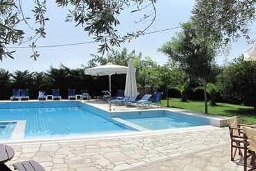 Palirria Hotel & Studios