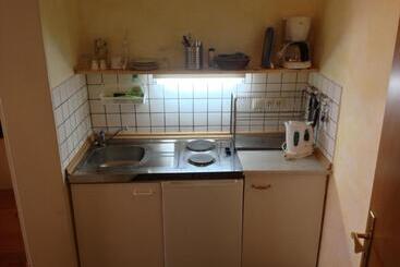 تختخواب و صبحانه Pension Winkel