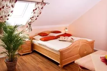 مبيت وإفطار Pension Weindl