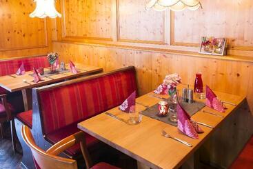 Hotel Lowen Garni  B&b