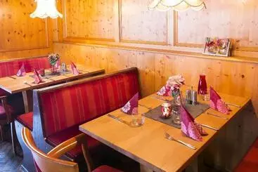 Otel Lowen Garni B&b