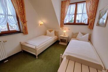 ホテル Und Berggasthof Zum Sonnenhof