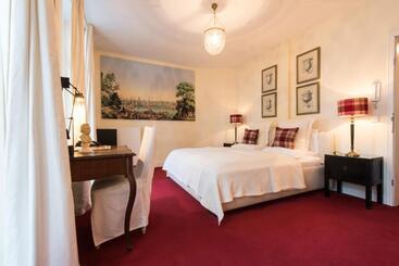 بنسيون Dirazi Guesthouse & Apartments Gmbh