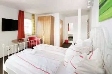 Отель Goldener Hahn