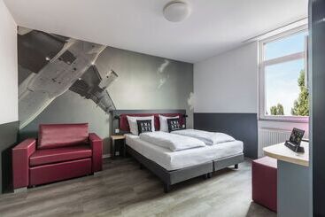 SMARTY Airport Cologne Hotel - KONTAKTLOSER SELF CHECK-IN