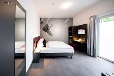 SMARTY Airport Cologne Hotel - KONTAKTLOSER SELF CHECK-IN