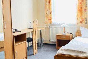 ホテル Merkur Garni