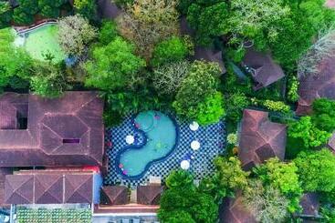 Отель Elephant Court Thekkady
