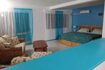هتل Orrie S Beach Bar And