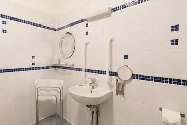 Mökkimajoitus Riverhouse Lodge