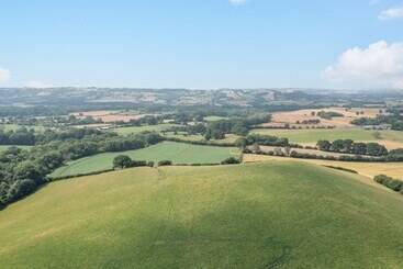 茅舍 The Chestnuts