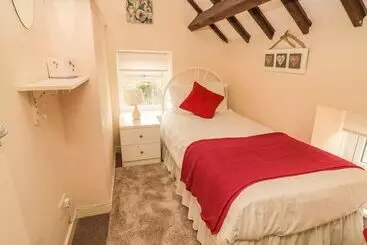 Magpie Cottage