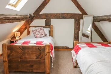 קוטג'' Old Hall Barn 4