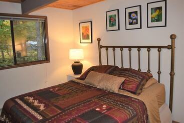 茅舍 Rainier Retreat