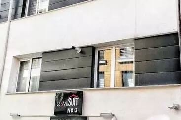 هتل آپارتمان Esvil Suit