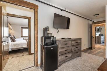 בית מלון כפרי The Adventure Inn Yellowstone