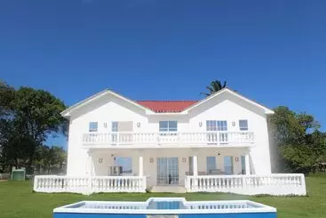ペンション The White House On The Ocean
