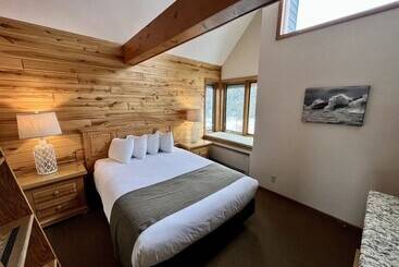 منتجع Bluefin Bay On Lake Superior