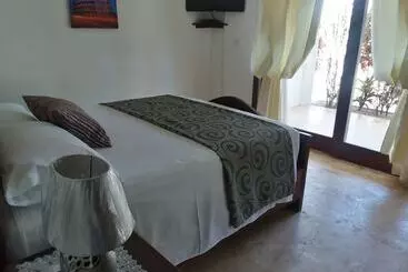 هتل آپارتمان Oasi Encantada Beach Resort