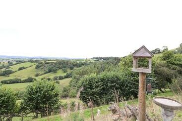 Mökkimajoitus The Firs