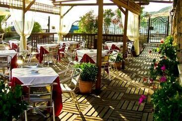 בית מלון כפרי Miramare