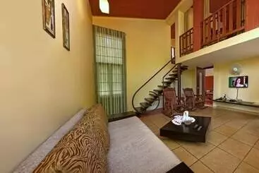 Hotel Kadkani River Resort
