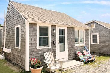 فندق Truro Beach Cottages